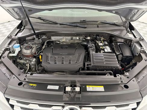 Used 2021 Volkswagen Tiguan SE image 32