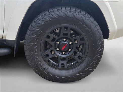 Used 2021 Toyota 4Runner SR5 Premium w/ Moonroof Package RWD image 22