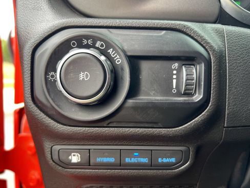 Used 2023 Jeep Wrangler Unlimited AWD/4WD image 29