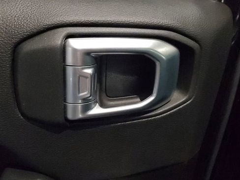 Used 2022 Jeep Wrangler Unlimited Sahara w/ Cold Weather Group image 18