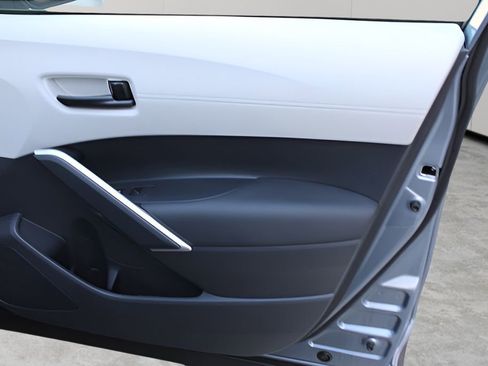 Used 2023 Toyota Corolla Cross L image 23