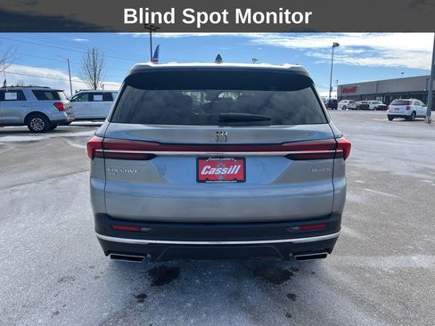 Used 2025 Buick Enclave Preferred image 3