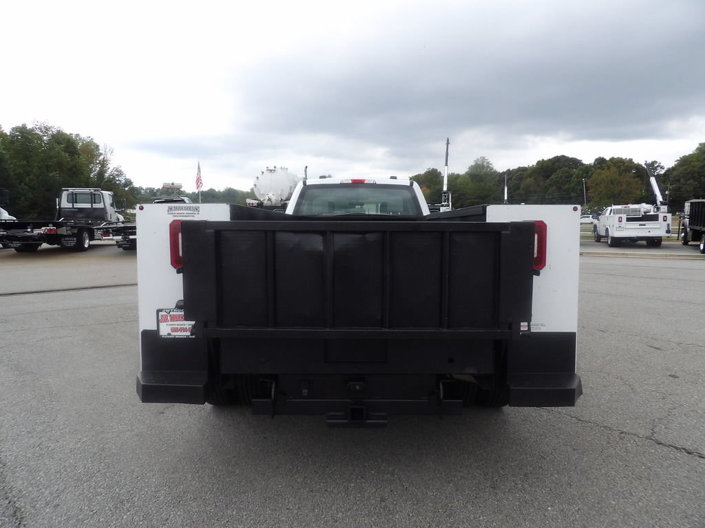 Used 2022 Ford F550 2WD Crew Cab Super Duty w/ Power Equipment Group image 6
