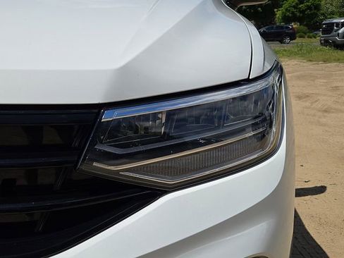 Used 2022 Volkswagen Tiguan SE R-Line AWD/4WD image 28