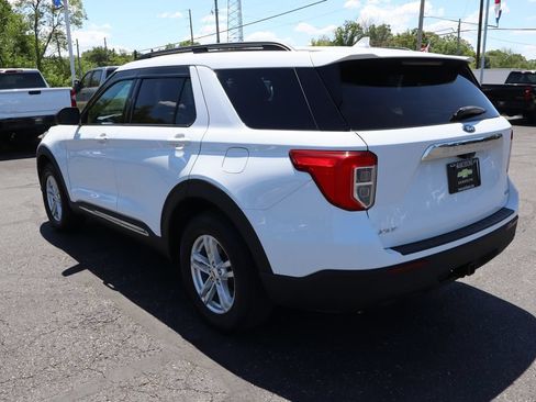 Used 2020 Ford Explorer XLT w/ Comfort Package AWD/4WD image 3