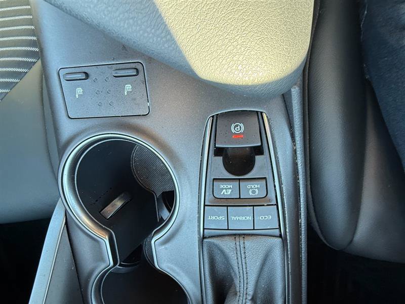 Used 2021 Toyota Camry SE w/ Cold Weather Package FWD image 15