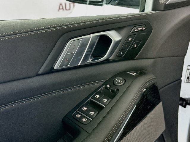 Used 2027 BMW X7 xDrive40i w/ M Sport Package AWD/4WD image 18
