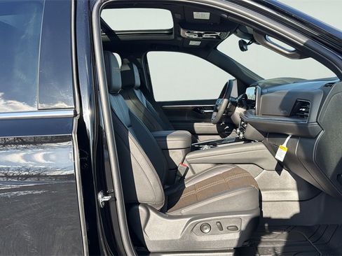 Used 2026 Chevrolet Suburban High Country w/ Sun And Tow Package image 11