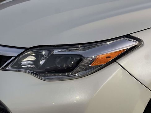 Used 2013 Toyota Avalon Limited image 29