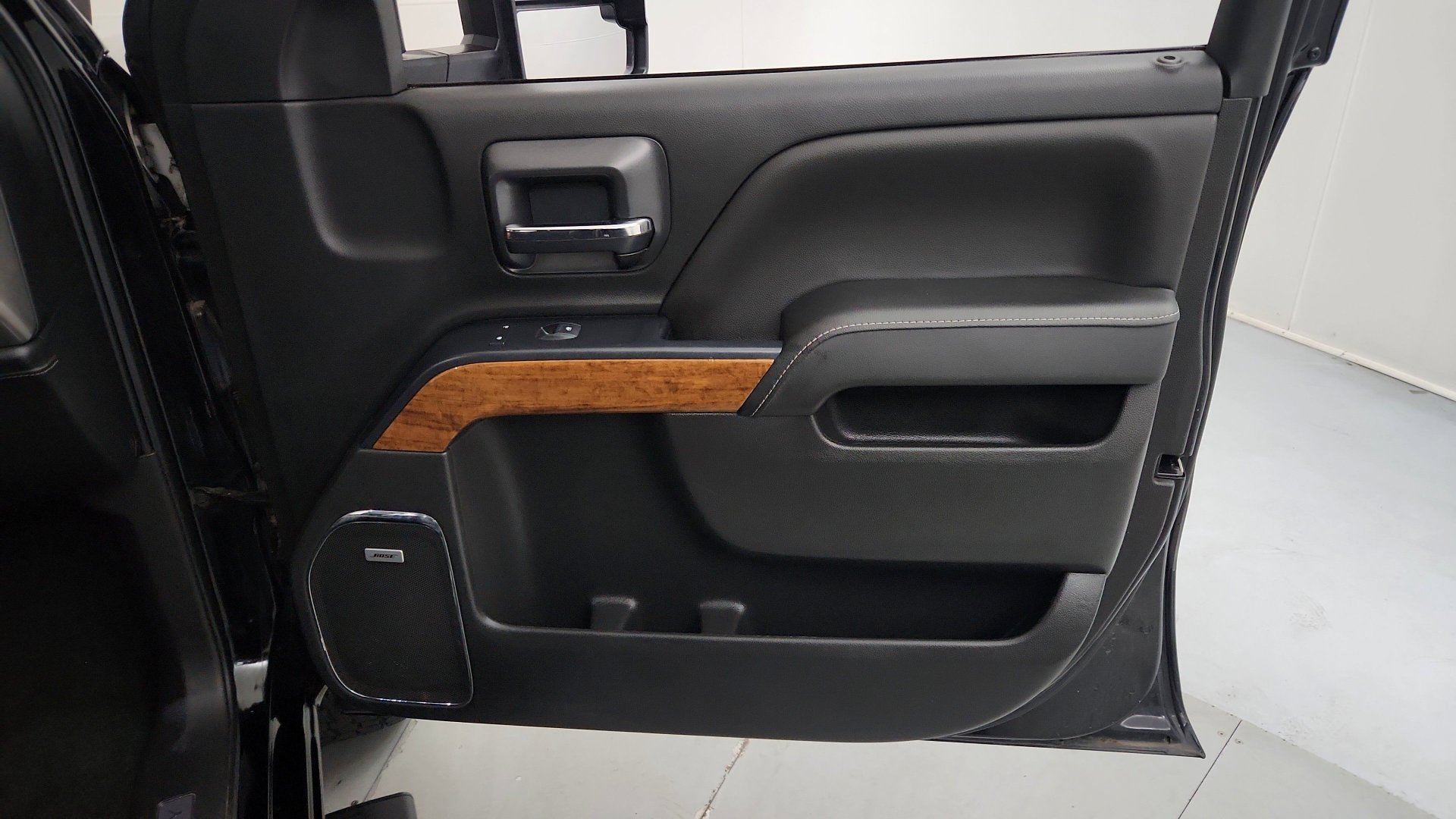Used 2018 Chevrolet Silverado 1500 High Country AWD/4WD image 28