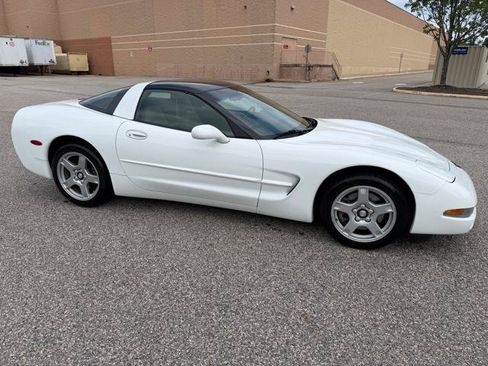Used 1998 Chevrolet Corvette Coupe RWD image 35