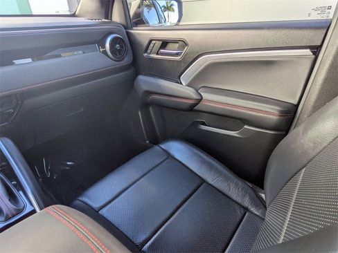 Used 2023 Chevrolet Colorado Z71 w/ Z71 Convenience Package 2 image 18