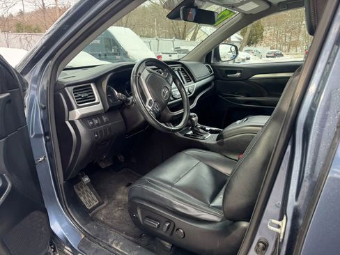 Used 2017 Toyota Highlander XLE image 10