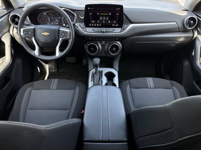 Used 2025 Chevrolet Blazer LT AWD/4WD image 10