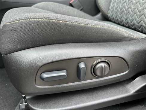 Used 2023 Chevrolet Equinox LT image 12