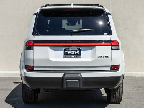Used 2025 Lexus GX 550 w/ Accessory Package (2T) image 4