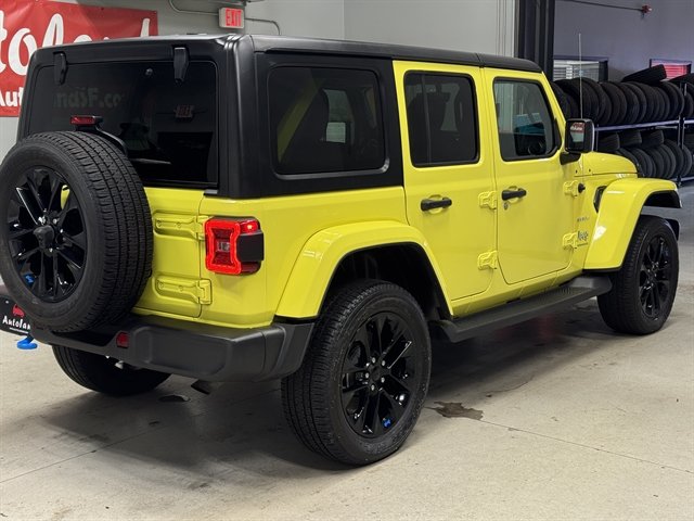 Used 2023 Jeep Wrangler Unlimited Sahara AWD/4WD image 12