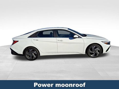 Used 2024 Hyundai Elantra Limited image 9