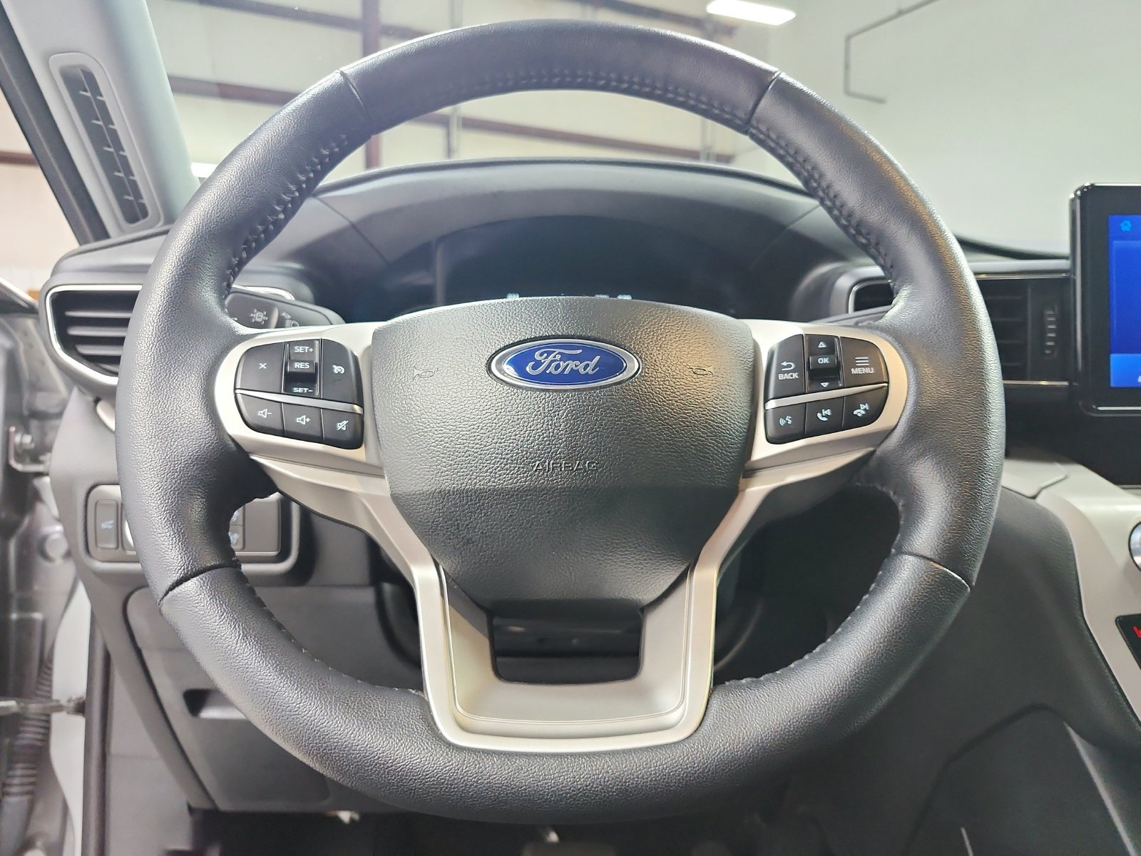 Used 2023 Ford Explorer XLT w/ Equipment Group 202A RWD image 22
