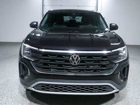 Used 2024 Volkswagen Atlas Cross Sport SE FWD image 4