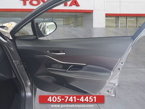 Used 2019 Toyota C-HR Limited FWD image 31