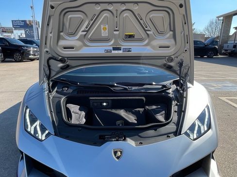 Used 2020 Lamborghini Huracan EVO image 9