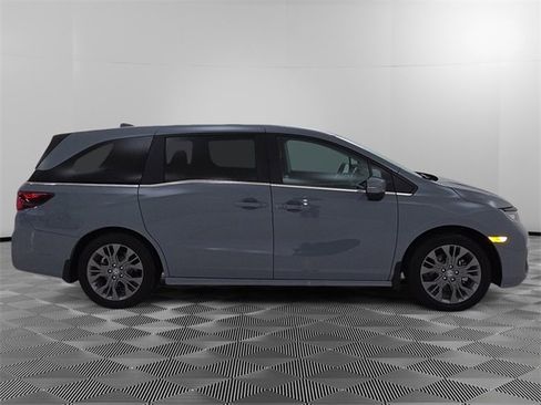 Used 2025 Honda Odyssey Touring image 2