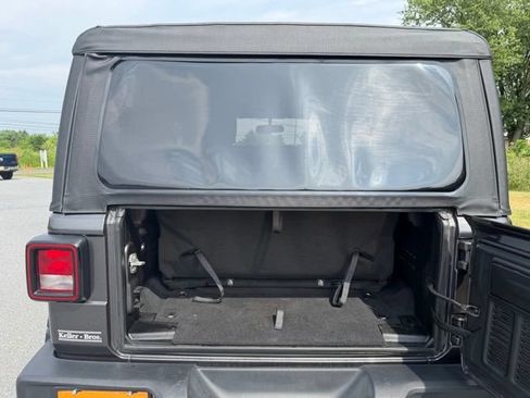 Used 2025 Jeep Wrangler Sport AWD/4WD image 18