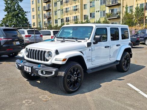Used 2024 Jeep Wrangler Unlimited Sahara w/ Technology Group AWD/4WD image 4
