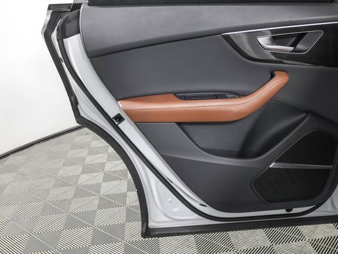 Used 2022 Audi Q8 Premium Plus w/ Premium Plus Package image 43