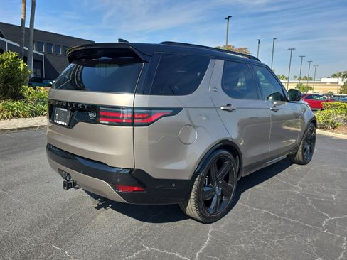 Used 2023 Land Rover Discovery S R-Dynamic image 4