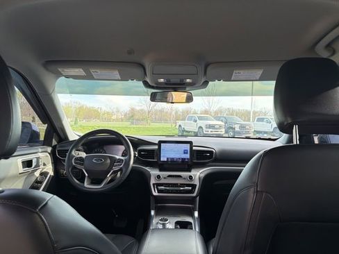 Used 2022 Ford Explorer XLT w/ Equipment Group 202A image 21