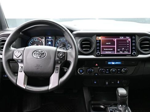 Used 2022 Toyota Tacoma TRD Sport image 11