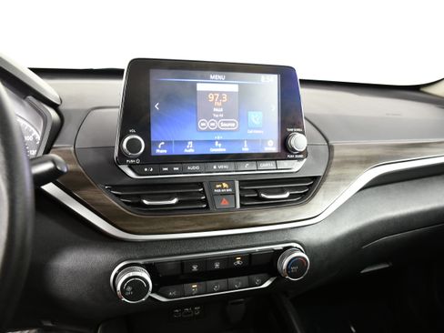 Used 2024 Nissan Altima 2.5 SV FWD image 25