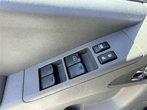 Used 2012 Nissan Frontier SV image 15