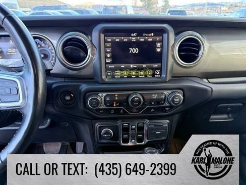 Used 2023 Jeep Wrangler Unlimited Sahara w/ Cold Weather Group AWD/4WD image 19