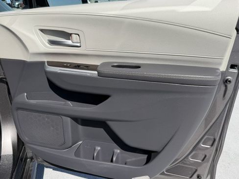Certified 2022 Toyota Sienna XLE FWD image 19