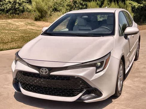 Used 2023 Toyota Corolla SE FWD image 2
