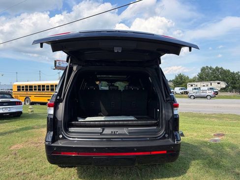 Used 2023 Lincoln Navigator L Reserve AWD/4WD image 5