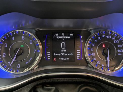 Used 2015 Chrysler 200 Limited w/ Convenience Group image 18