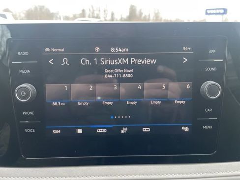 Certified 2025 Volkswagen Taos SE w/ Panoramic Sunroof Package image 17