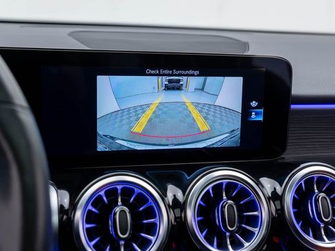 Used 2023 Mercedes-Benz GLB 250 4MATIC image 24