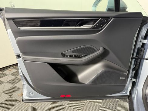 New 2025 Porsche Macan 4 Electric image 25