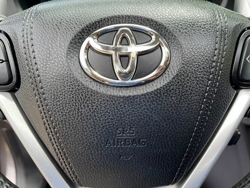 Used 2019 Toyota Highlander XLE AWD/4WD image 15