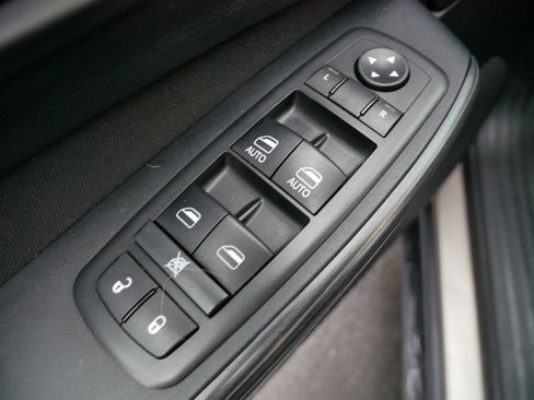 Used 2016 Jeep Cherokee Latitude w/ Cold Weather Group image 19