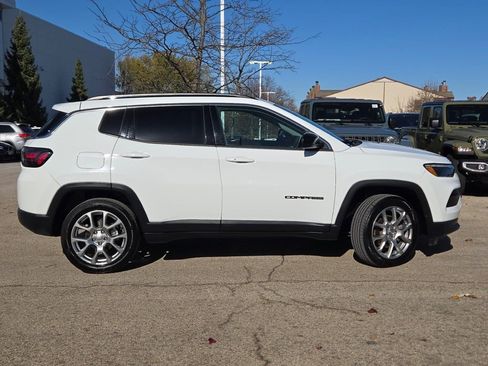 Used 2022 Jeep Compass Latitude w/ Sun and Sound Group image 5