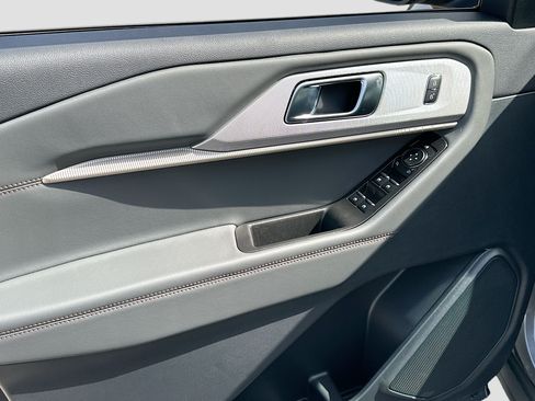New 2026 Ford Explorer Active RWD image 13