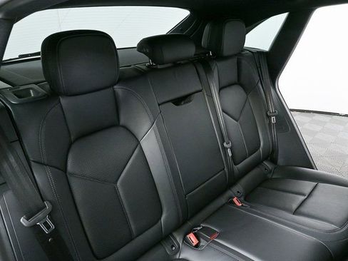 Certified 2025 Porsche Macan image 25