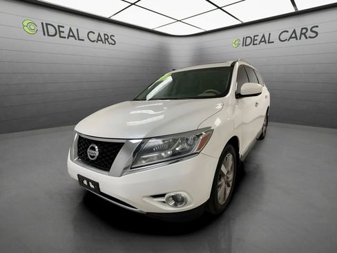 Used 2015 Nissan Pathfinder Platinum w/ Family Entertainment Package AWD/4WD image 1