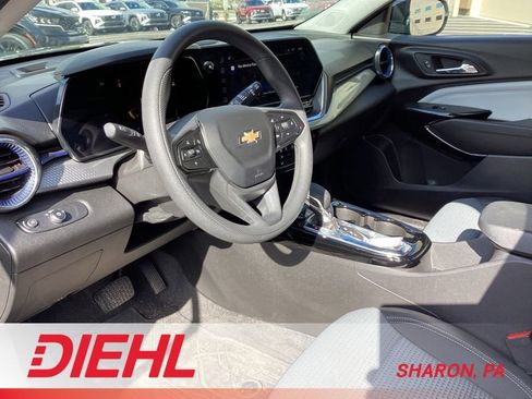 Used 2024 Chevrolet Trax LT image 9